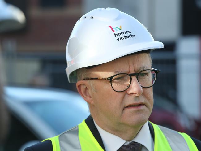 MELBOURNE, AUSTRALIA - NewsWire Photos, AUGUST 15, 2023. Prime Minister Anthony Albanese  during a tour with Victorian Premier Daniel Andrews of a new public housing site in Prahran, Victoria. POOL IMAGE Picture: NCA NewsWire / David Crosling