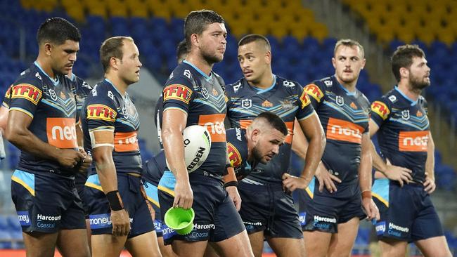 Titans players stand dejected following an Eels try. (AAP Image/Dave Hunt)