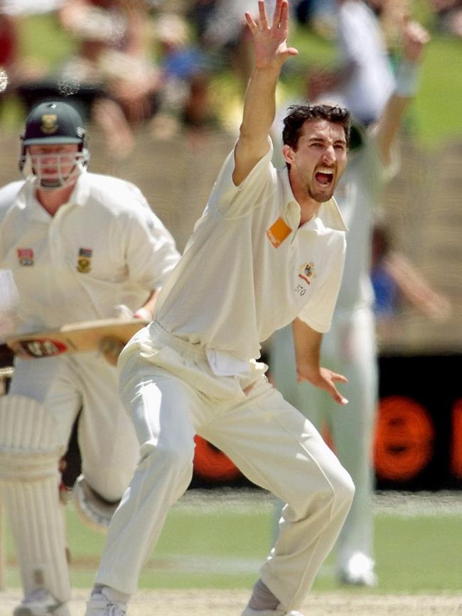 Gillespie playing for Australia against South Africa in 2001.