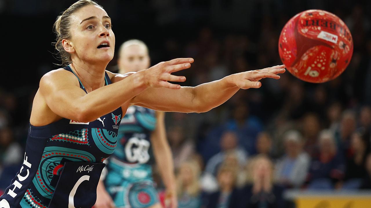 Liz Watson of the Vixens passes the ball during the round 12 Super Netball match between Melbourne Vixens and Sunshine Coast Lightning. Photo: Getty Images