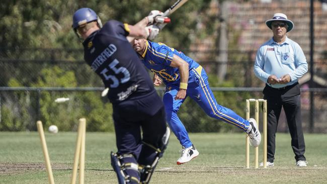 VSDCA cricket: Ormond v Brighton. Ormond bowler Rodney Bird. Picture: Valeriu Campan