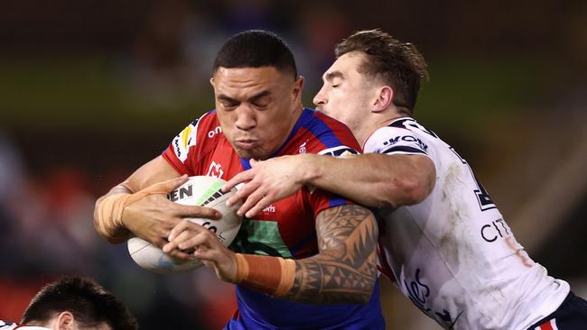 NEWCASTLE, AUSTRALIA - JULY 22: Tyson Frizell of the Knights is tackled during the round 19 NRL match between the Newcastle Knights and the Sydney Roosters at McDonald Jones Stadium, on July 22, 2022, in Newcastle, Australia. (Photo by Matt King/Getty Images)