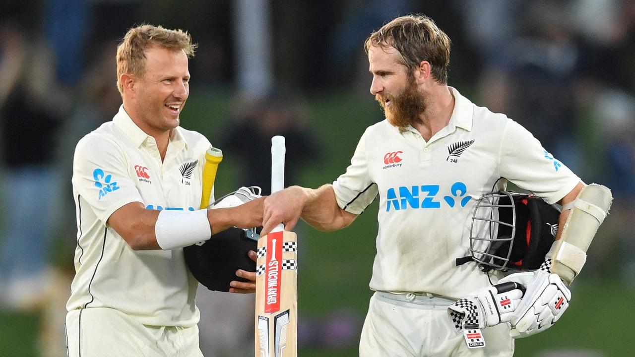 Wagner and Kane Williamson celebrate an all-time thrilling win. (Photo by Sanka Vidanagama / AFP)