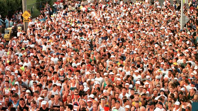 Big crowds at the Gold Coast Marathon in 2000.