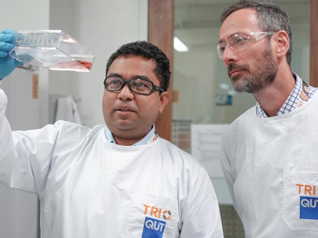 Associate Professor Richard Gordon, he and his team from the QUT School of Biomedical Sciences were awarded two grants from the Congressionally Directed Medical Research, with  one of Richard’s collaborators is A/Prof Alex Lehn, who has appointments at MSH and QUT.