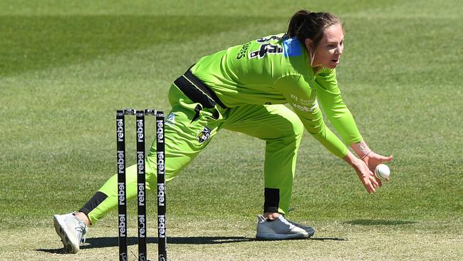 Sam Bates in action for Sydney Thunder.