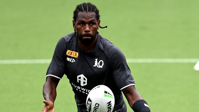 Edrick Lee passes the ball during a Queensland Maroons State of Origin training session at Cbus Super Stadium on October 27, 2020 in Gold Coast, Australia. (Photo by Bradley Kanaris/Getty Images)