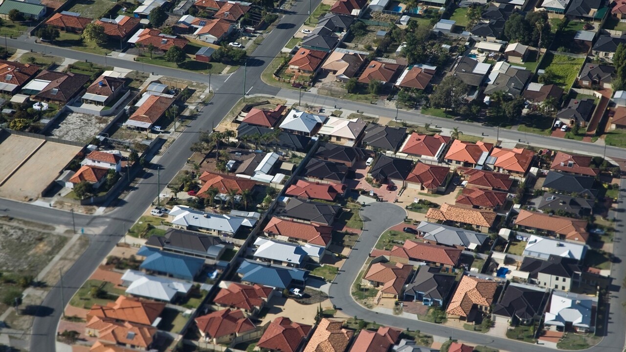 Population change and issues in Coomera, Queensland.