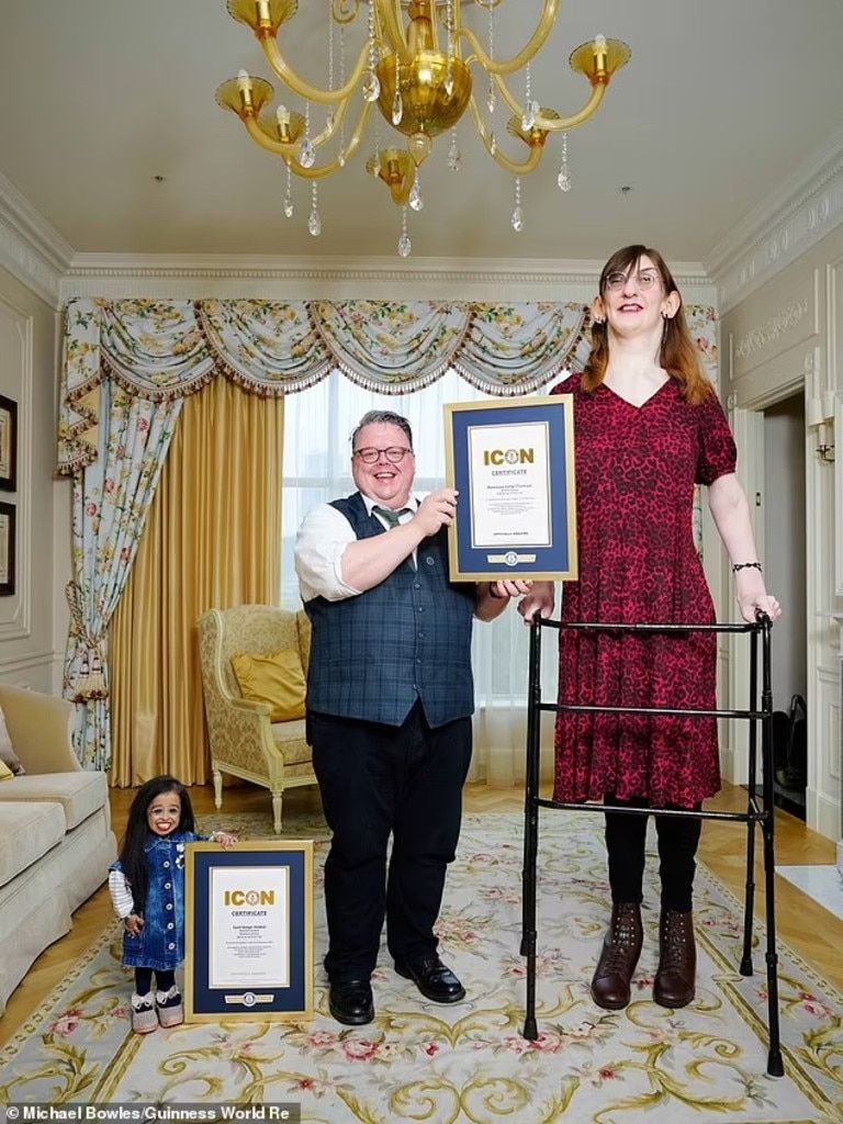 World’s tallest and shortest women Rumeysa Gelgi and Jyoti Amge meet ...