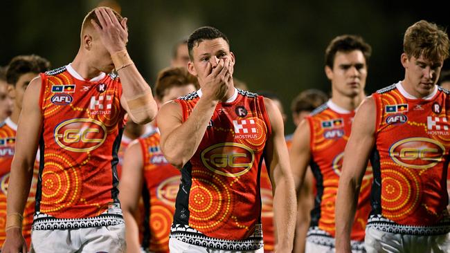 Suns players leave the field. (AAP Image/Dan Himbrechts) NO ARCHIVING, EDITORIAL USE ONLY