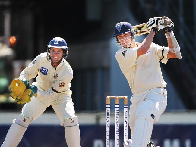 Adam Crosthwaite keeping for Victorian in the 2007-08 Pura Cup final against NSW.