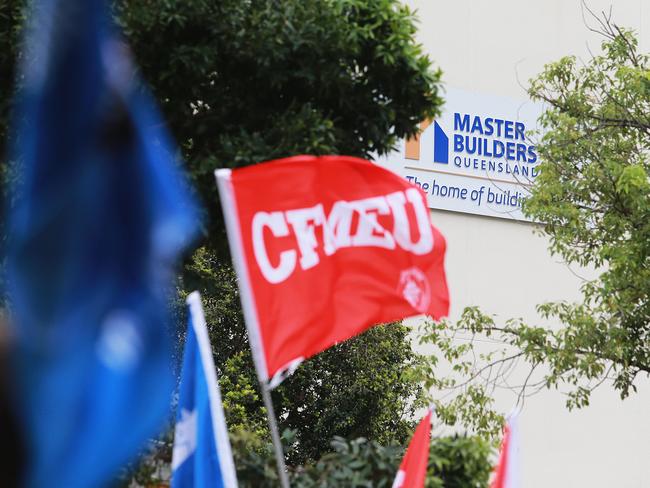 CFMEU and other trade union members rally in Brisbane on Thursday, October 19, 2017. The unions are fighting to maintain workers redundancy packages. (AAP Image/Claudia Baxter)