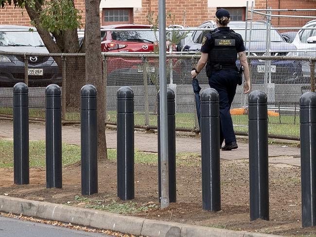 ADELAIDE, SOUTH AUSTRALIA - Advertiser Photos May 16, 2025 - Security outside Glenunga International High School. Picture: Emma Brasier