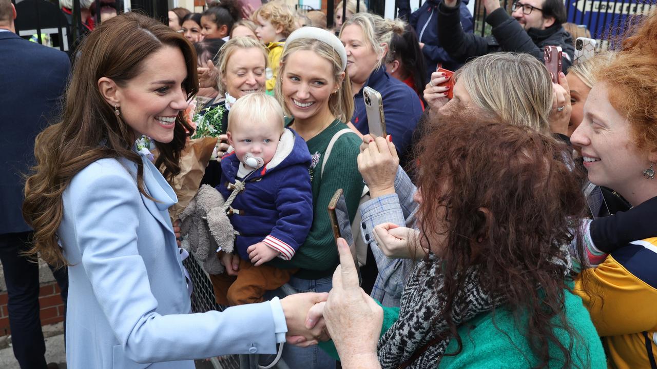 Princess Kate heckled in aggressive handshake with Irish woman | video ...