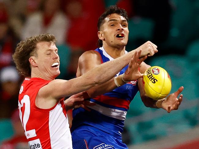 SYDNEY, AUSTRALIA - JULY 28: Nick Blakey of the Swans and Jamarra Ugle-Hagan of the Bulldogs compete for the ball during the 2024 AFL Round 20 match between the Sydney Swans and the Western Bulldogs at The Sydney Cricket Ground on July 28, 2024 in Sydney, Australia. (Photo by Michael Willson/AFL Photos via Getty Images)