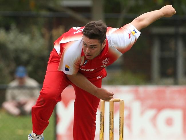 Marcus Murphy bowling for Preston. Picture: Hamish Blair