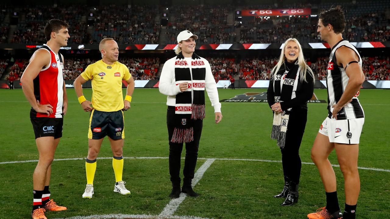 The siblings honoured their father, who was a St Kilda fan, at the AFL Round one match. Picture: Getty Images