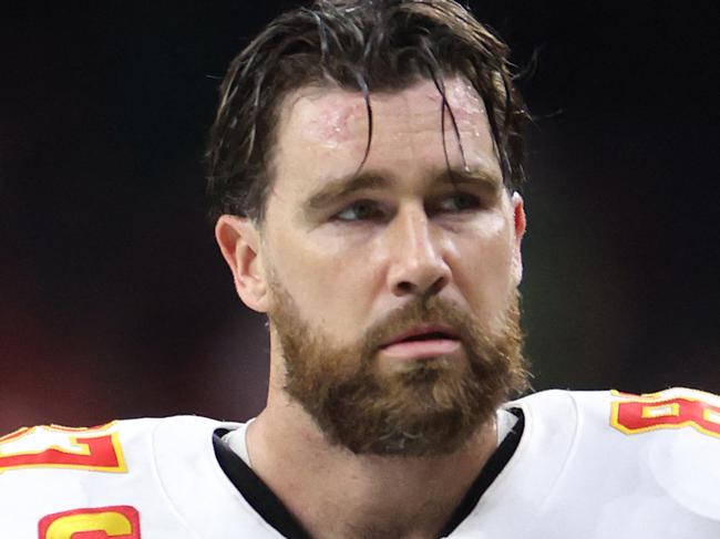 NEW ORLEANS, LOUISIANA - FEBRUARY 09: Travis Kelce #87 of the Kansas City Chiefs walks off the field at half time against the Philadelphia Eagles during Super Bowl LIX at Caesars Superdome on February 09, 2025 in New Orleans, Louisiana.   Jamie Squire/Getty Images/AFP (Photo by JAMIE SQUIRE / GETTY IMAGES NORTH AMERICA / Getty Images via AFP)