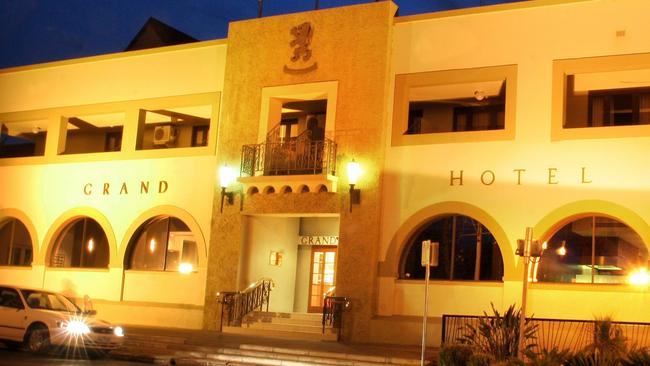 TRAVEL: Mildura Grand Hotel. Escape. Postcards prize.