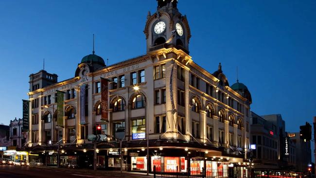 Large scale development transformations by Lang Walker's company, Walker Corporation include Broadway Shopping Centre in Sydney.