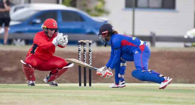 Kaia Arua, EAP stumped by Kylie Rattray, SA.
