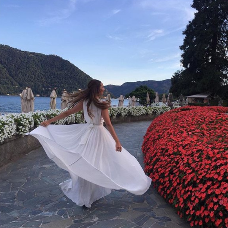 Ricki-Lee Coulter shows off her stunning wedding dress