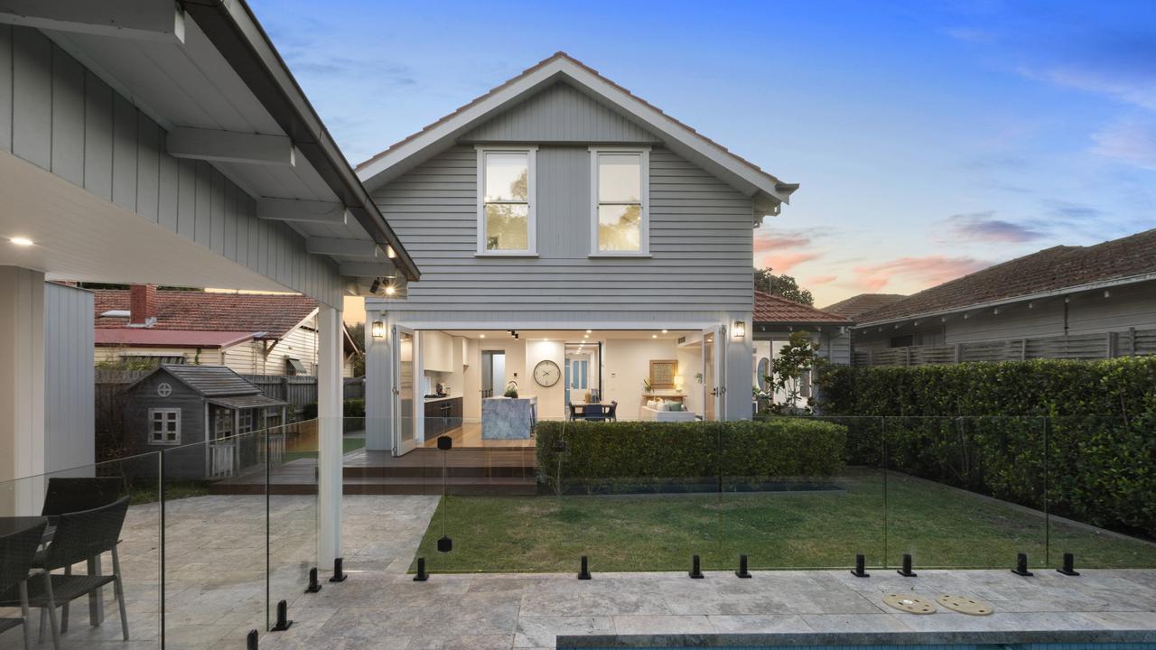 1103 auctions are scheduled across Melbourne this weekend.