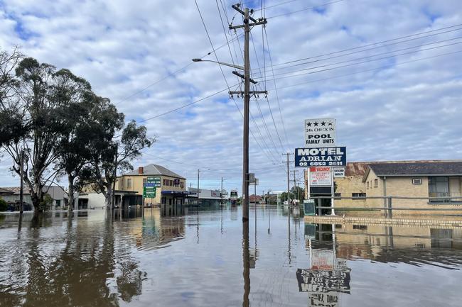 The township of Forbes on the morning of November 16, 2022, as it deals with a flood emergency. Flood waters still expected to rise. Picture: Aymon Bertah