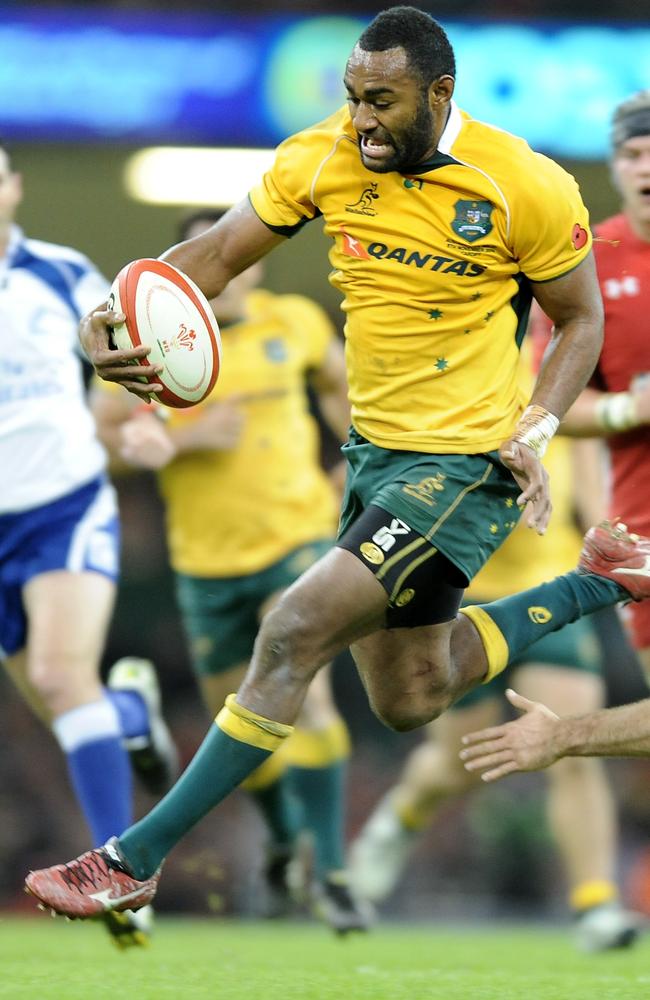 Tevita Kuridrani steams ahead to score a try for the Wallabies.