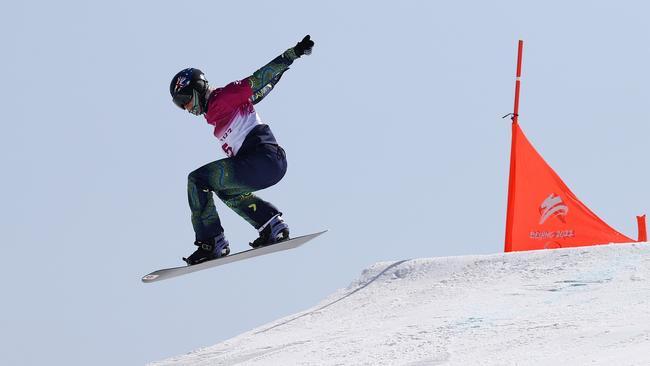 Tudhope competes during the Men's Snowboard Cross SB-LL2 qualification. Picture: Getty