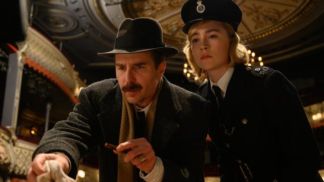 Sam Rockwell and Saoirse Ronan in the film See How They Run. Picture: Parisa Taghizadeh/20th Century Studios