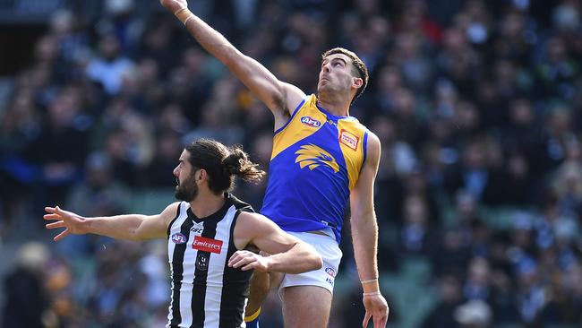 Scott Lycett jumps over Brodie Grundy.