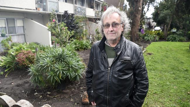 Bob Teear at the apartment block where his friends and neighbours Saumotu Gasio and Tibor Laszlo were murdered in 2022. Picture: Andrew Henshaw