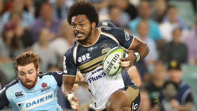 SYDNEY, AUSTRALIA - MARCH 18: Henry Speight of the Brumbies evades the defence of Andrew Kellaway and Israel Folau of the Waratahs in his way to scoring a try during the round four Super Rugby match between the Waratahs and the Brumbies at Allianz Stadium on March 18, 2017 in Sydney, Australia. (Photo by Mark Kolbe/Getty Images)