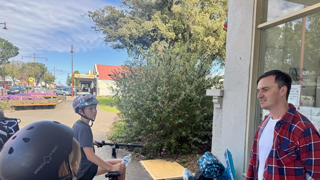 Independent Wannon candidate Alex Dyson speaks with schoolchildren in Portland during the election campaign. Picture: Kate Dowler