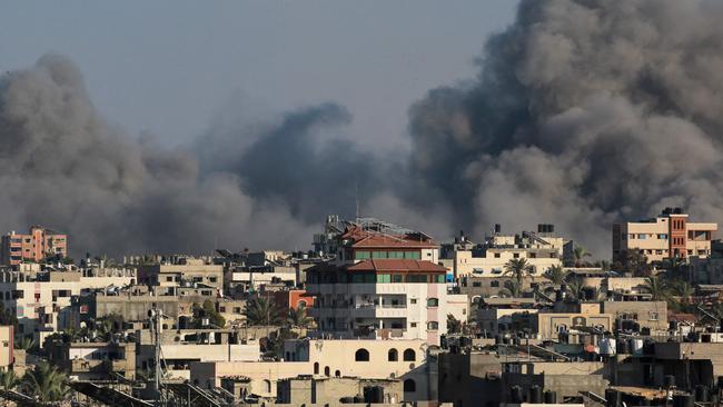 Smoke billows during Israeli airstrikes on areas southeast of Deir el-Balah city on August 24, 2024, amid the ongoing conflict between Israel and the Palestinian Hamas militant group. (Photo by Bashar TALEB / AFP)