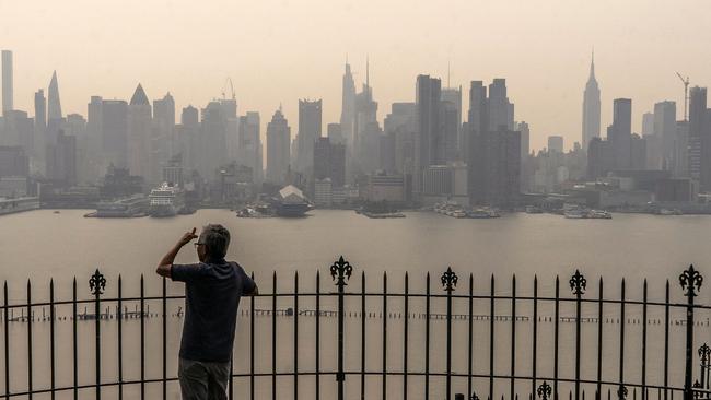 A person looks out at the New York City skyline from New Jersey as its covered with haze and smoke from Canada wildfires on June 7 (Photo by EDUARDO MUNOZ ALVAREZ / GETTY IMAGES NORTH AMERICA / Getty Images via AFP)