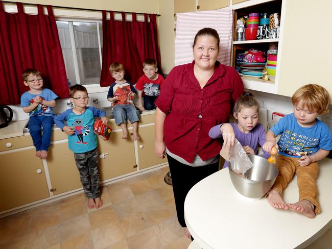 Mother of six Shannon Board said she always wanted a big family. She has two sets of twins, Noah and Xavier, Jaxson and Connor, and Madalen, and Locklan. Picture: Nicole Cleary