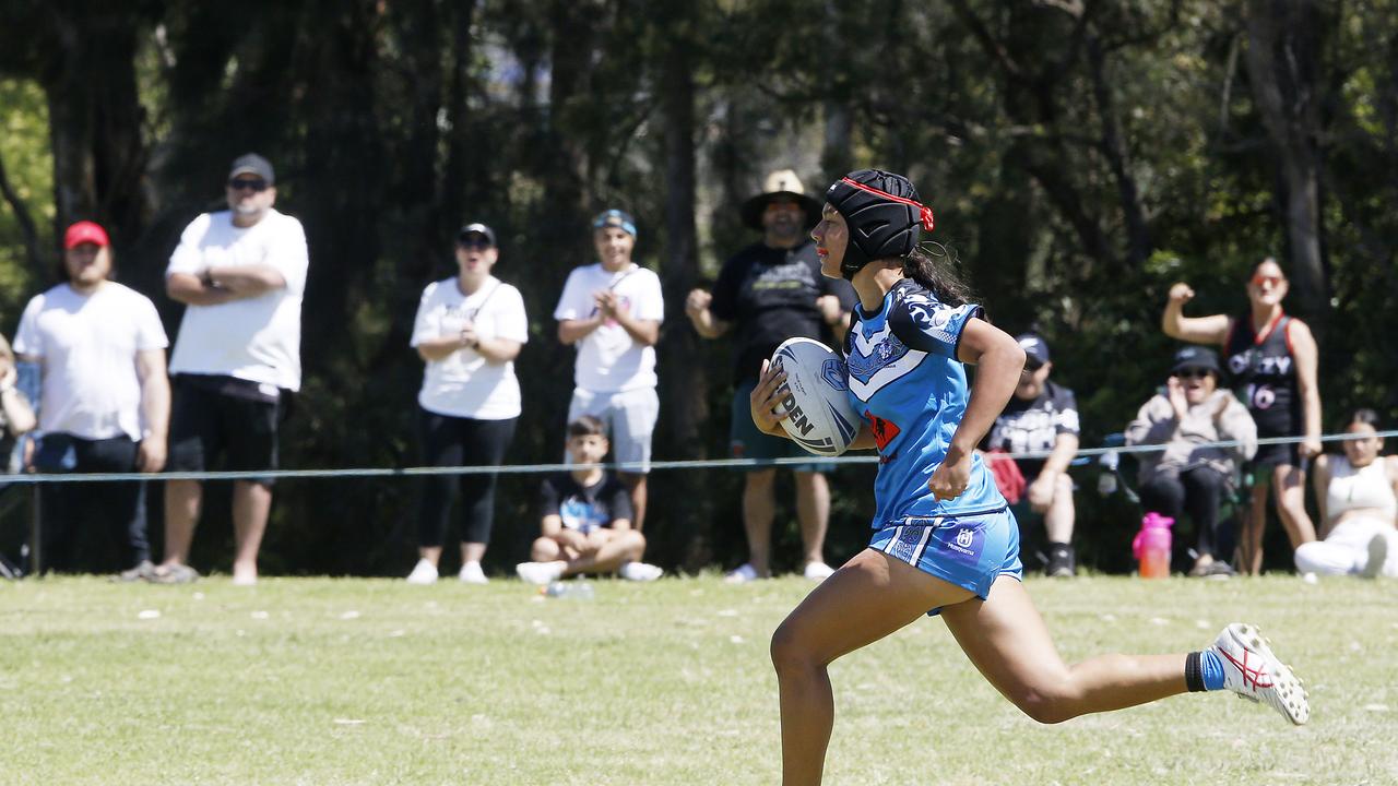 Ayva Papalii from Maori Ma. U16 Girls Maori Ma v Tonga. Harmony Nines Rugby League. Picture: John Appleyard