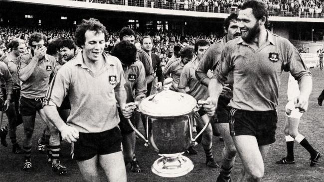 Wallabies Paul McLean and Mark Loane parade the Bledisloe Cup around the SCG after defeating New Zealand in 1979.