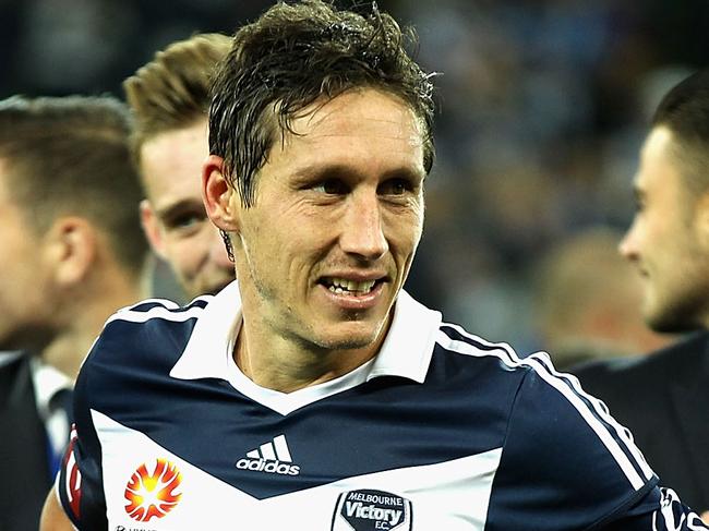 MELBOURNE, AUSTRALIA - APRIL 26: Mark Milligan of Melbourne celebrates with team-mates as Melbourne Victory wins the premiers plate during the round 27 A-League match between the Melbourne Victory and Central Coast Mariners at AAMI Park on April 26, 2015 in Melbourne, Australia. (Photo by Robert Prezioso/Getty Images)