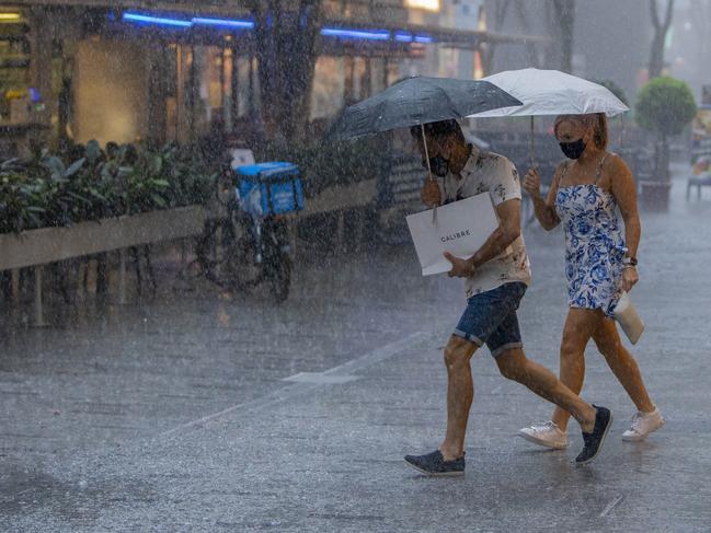 100mm of rain, flash flooding on the way as heatwave cools off