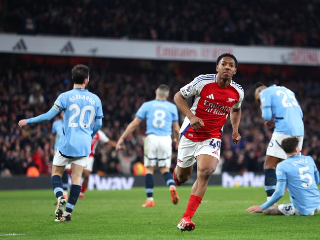 LONDON, ENGLAND - FEBRUARY 02: Myles Lewis-Skelly of Arsenal celebrates scoring his team's third goal during the Premier League match between Arsenal FC and Manchester City FC at Emirates Stadium on February 02, 2025 in London, England. (Photo by Alex Pantling/Getty Images)