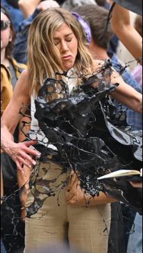 Oil thrown over Jennifer Aniston on New York street