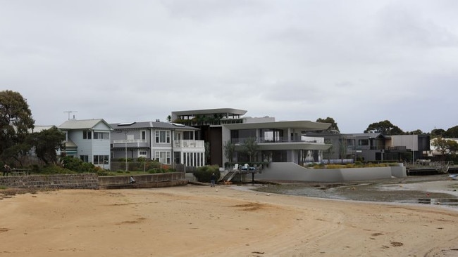 The riverside mansion would back onto the river and have a seawall. Picture: Hansen Partnership.