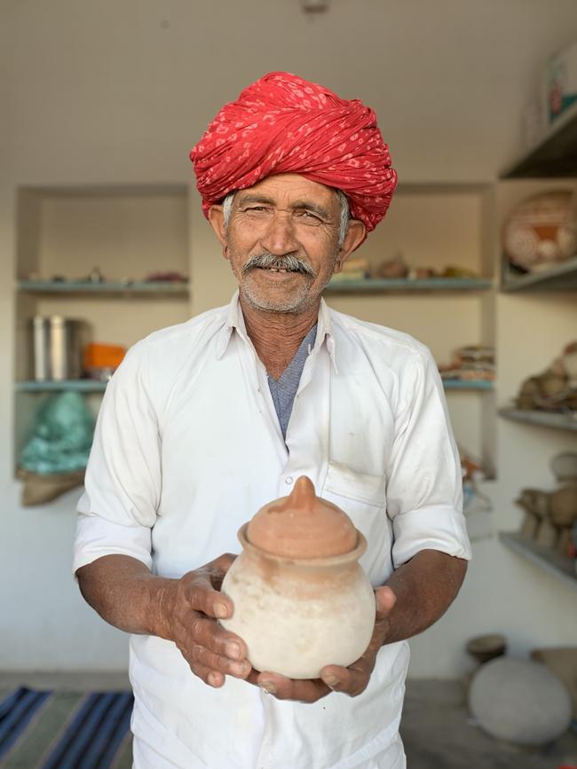 Kumbhar potter in India.