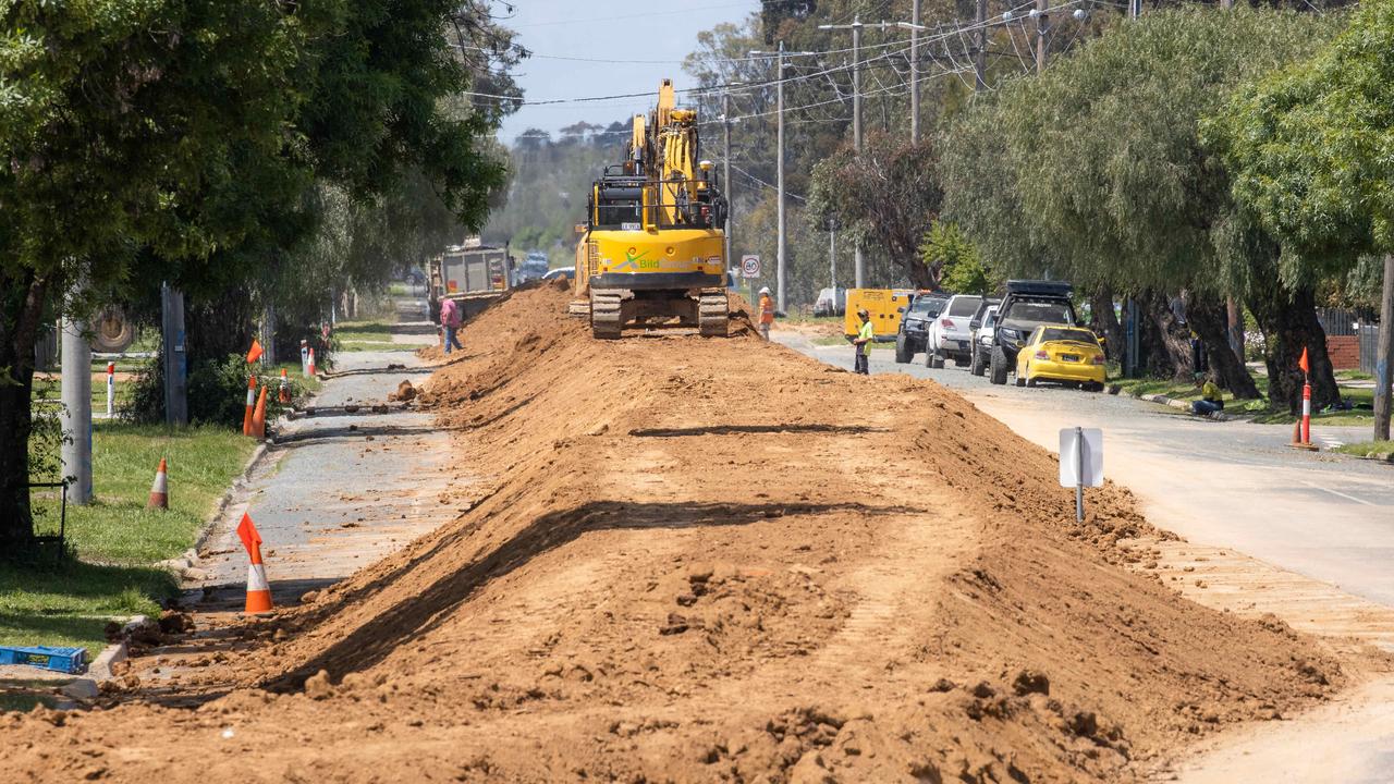 Authorities have started to build a levee in Echuca. Picture: Jason Edwards