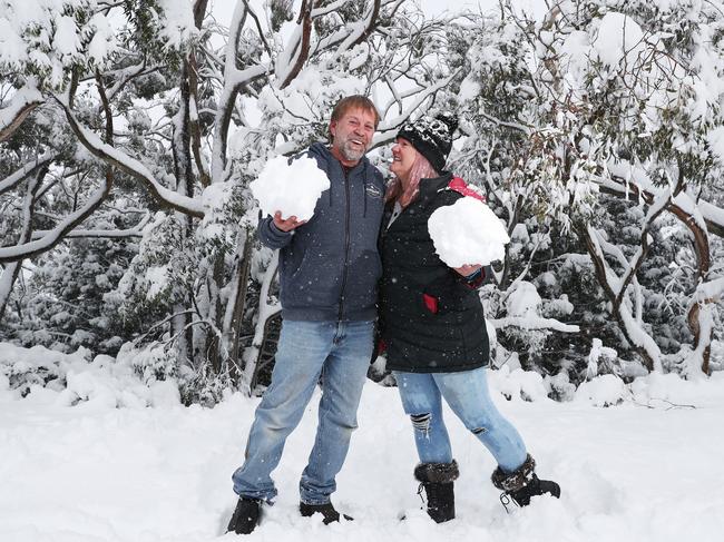 Steve Butters and Robyn Markwell of Lachlan. Snow at Mount Field near Lake Dobson in Tasmania. Picture: NIKKI DAVIS-JONES