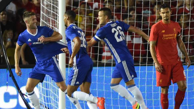 Defender Gary Cahill of Chelsea (L) celebrates with teammates.