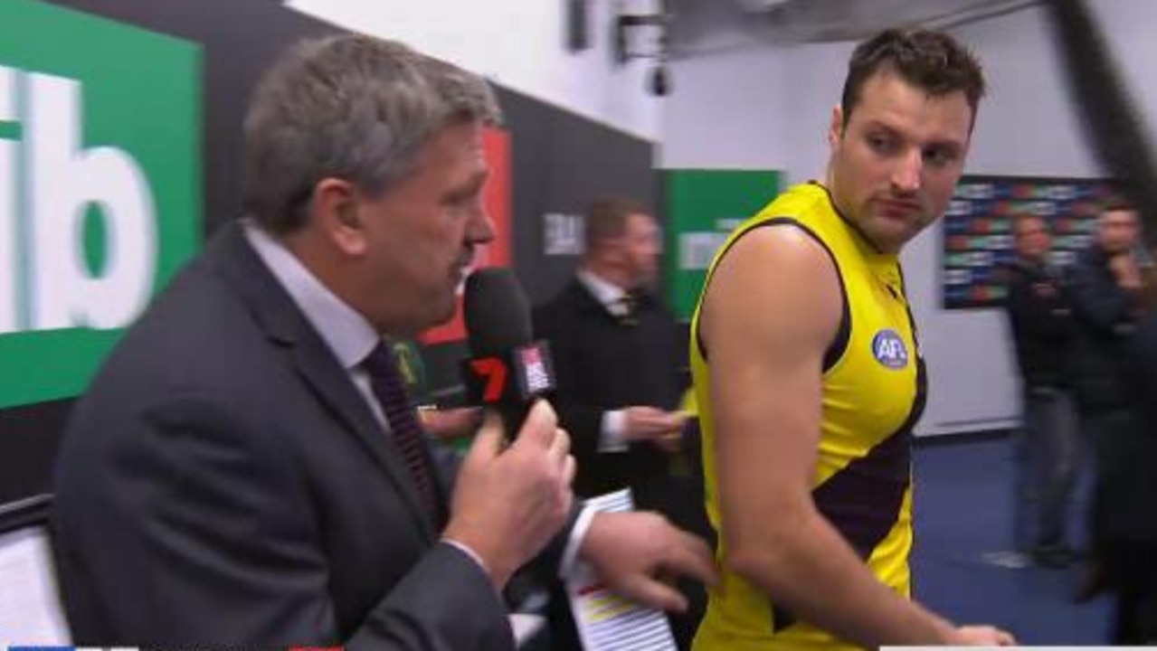 Toby Nankervis gives Brian Taylor the 'Don't Argue'.
